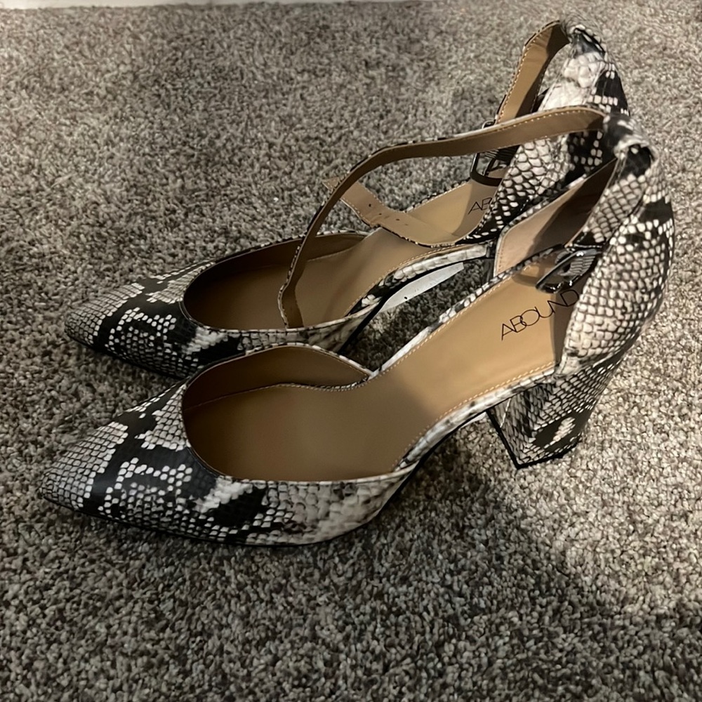 Stella Abound Snakeskin Pump